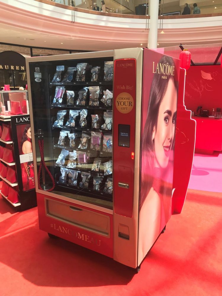 Lancôme custom vending machine - Autovending
